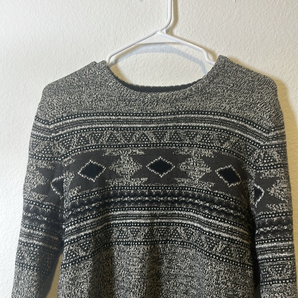 Urban Pipeline Black and White Size Large Women’s Sweater Aztec Winter Cozy - Picture 2 of 4